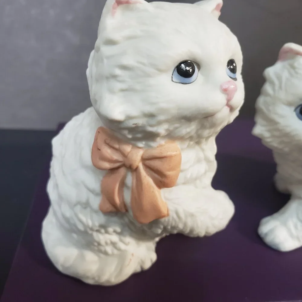 Vintage 80s Homco Set of 2 White Porcelain Kitten Cat Figurines Pink Blue Bow